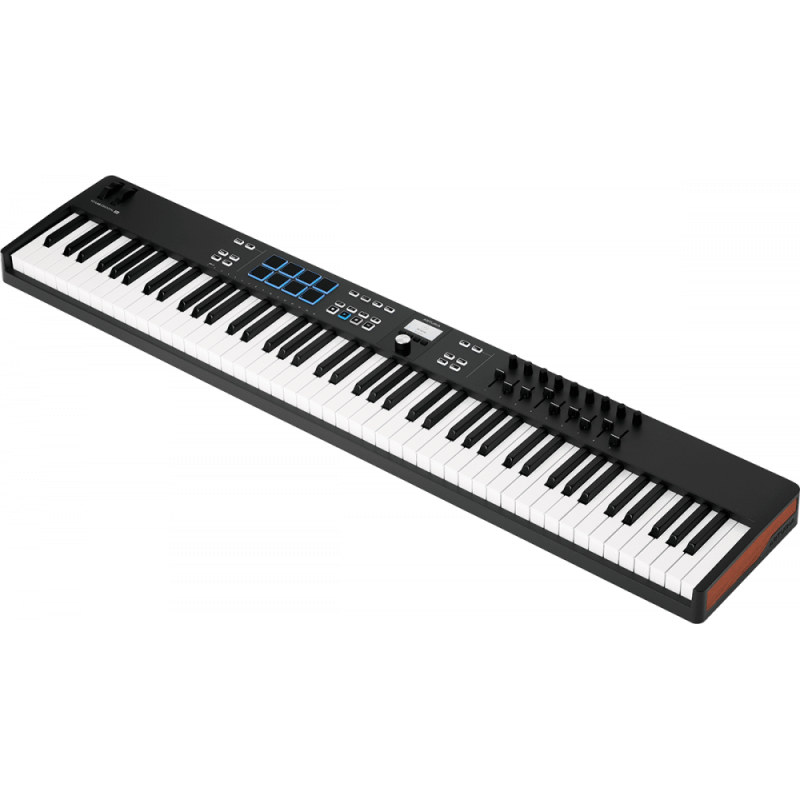 Arturia- semi-lesté  Essential 3 88...